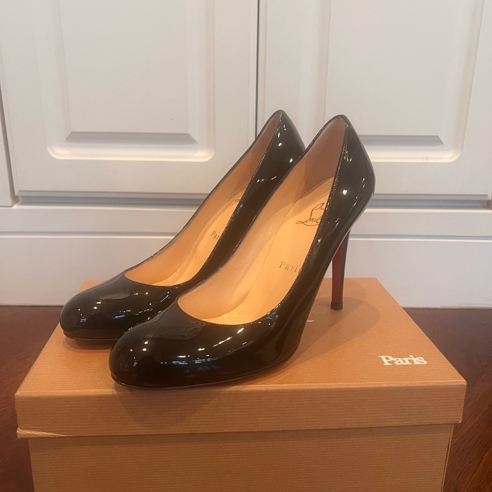 Elegant Black Pumps